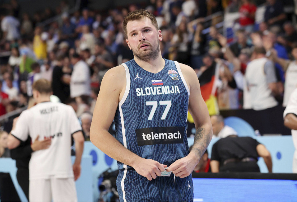  东契奇迎来五赛季高光表现，湖人球迷沸腾！