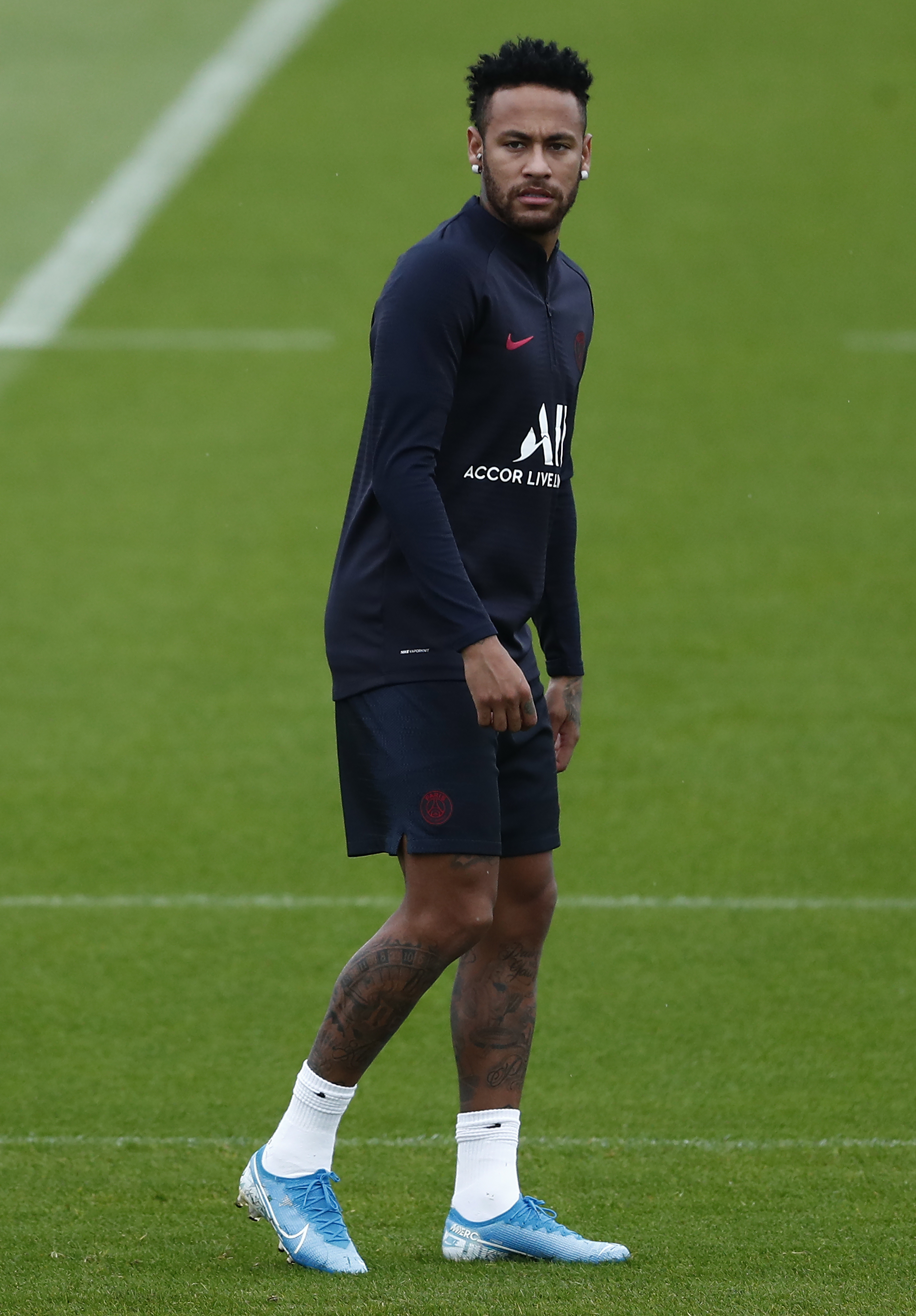 JackeyLove在巴黎圣日耳曼比赛中出色防守,回归赛场引发热议! JackeyLove在巴黎圣日耳曼比赛中出色防守,回归赛场引发热议!